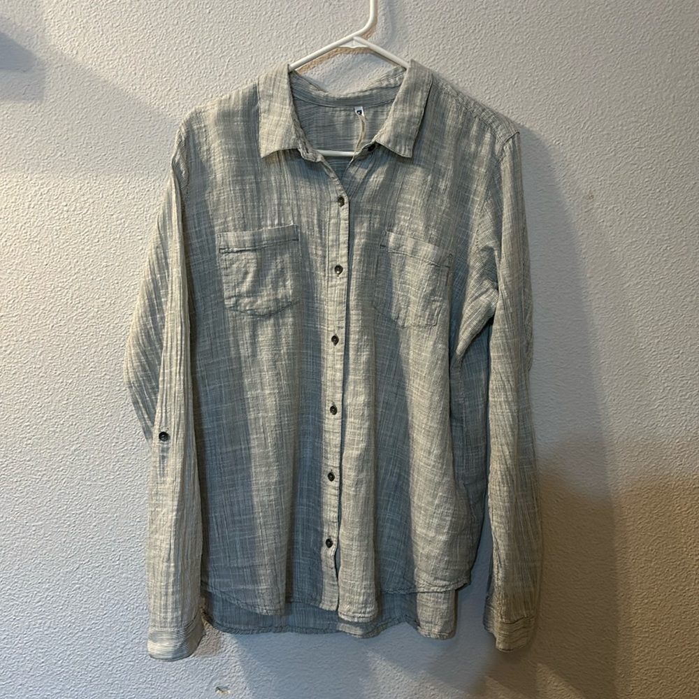 Kuhl Women's Button-Front Long-Sleeve Shirt in Light Gray